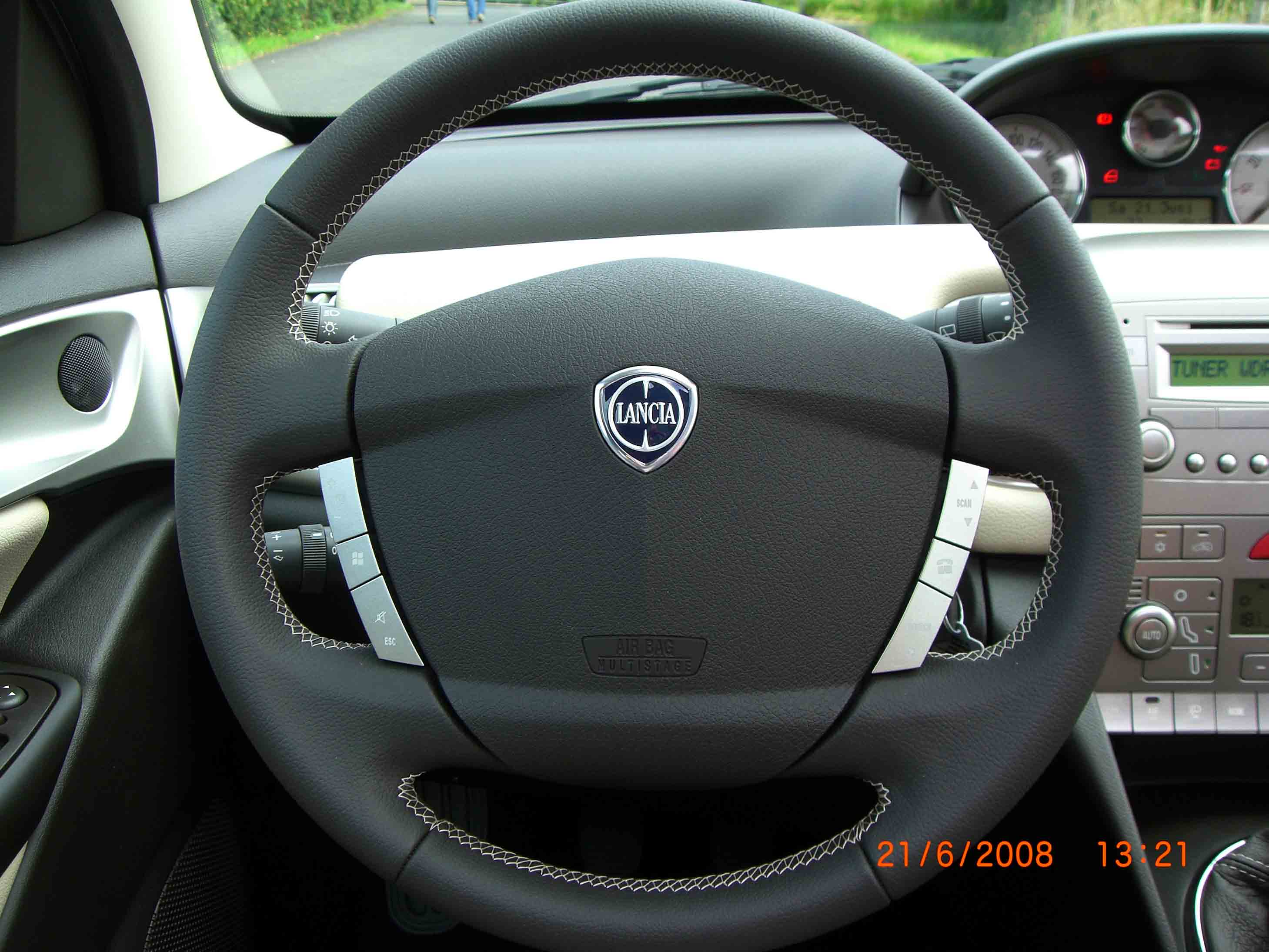 ypsilon-14.jpg