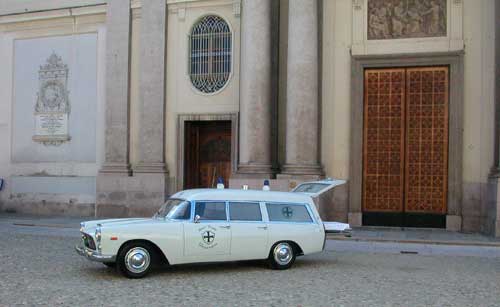 lancia flaminia ambulanza restaurata2.jpg