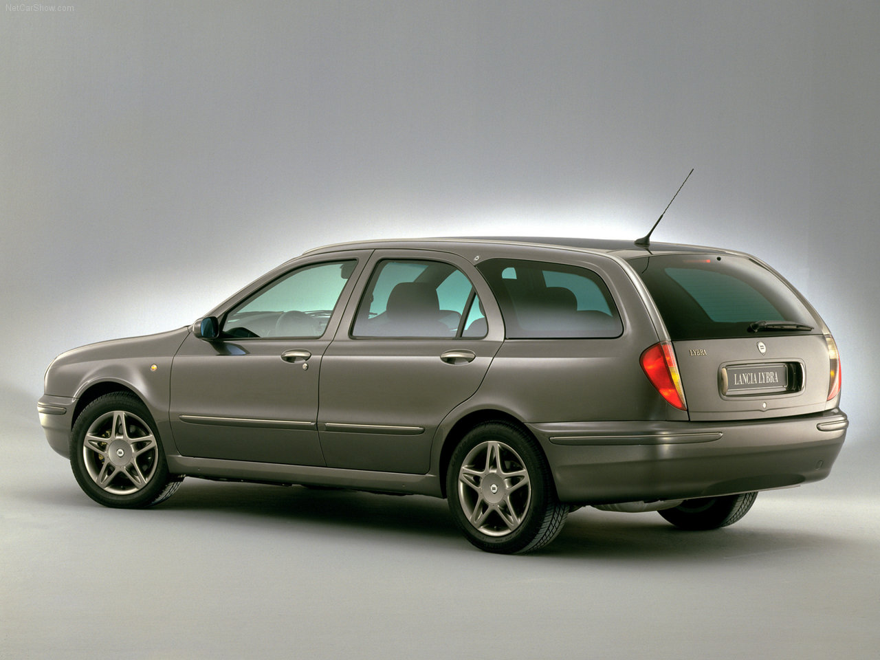 lancia-lybra_intensa_2002_1280x960_wallpaper_03.jpg