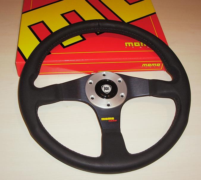 volante momo corse lancia delta.jpg