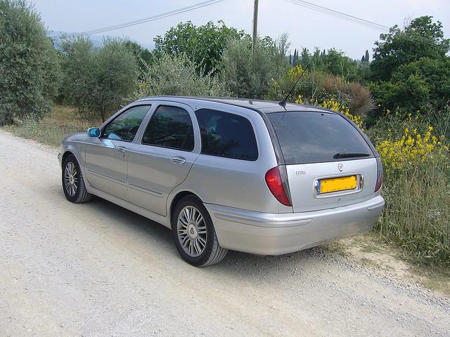 lancia lybra emblema rear..jpg