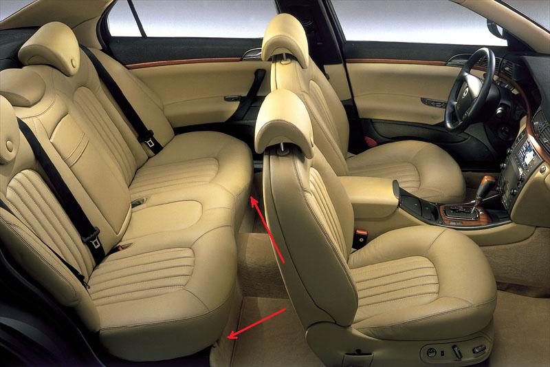 lancia_thesis_bouten achterbank.jpg