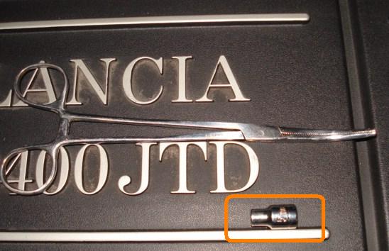 koplamp_demontage_auto3_potsleutel5mm.jpg