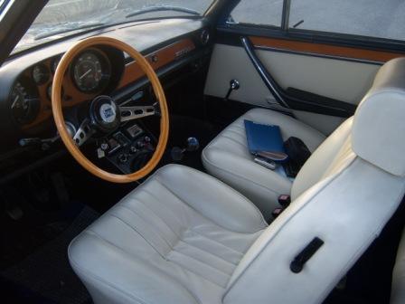 lancia 2000 - int 1 compressa.jpg