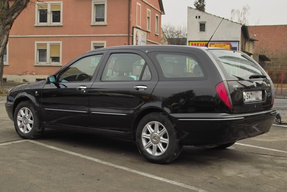 lancia_lybra_3.jpg