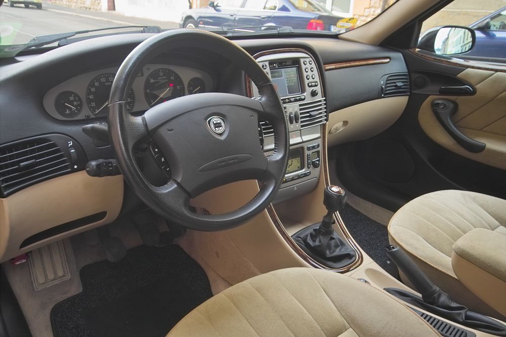 lancia_lybra_8.jpg