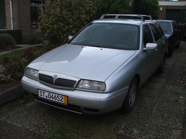 lancia kappa 2.4 sw aut 1999 001.jpg