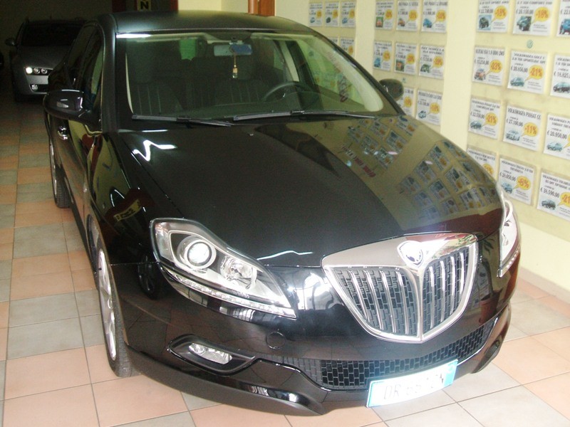 lancia1.jpg