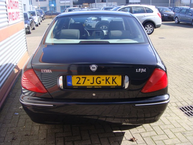 1781176-8-2-3.jpg
