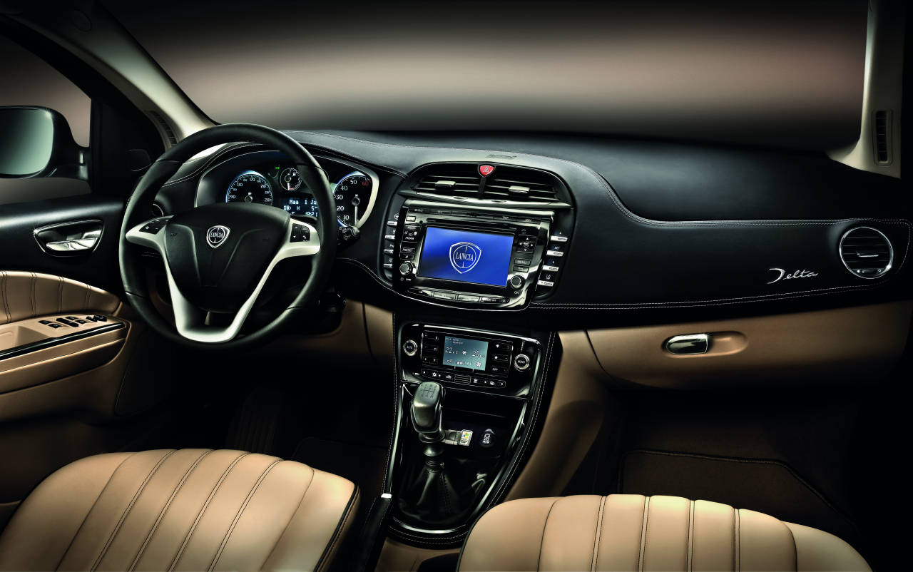 lancia_delta executive_02.jpg
