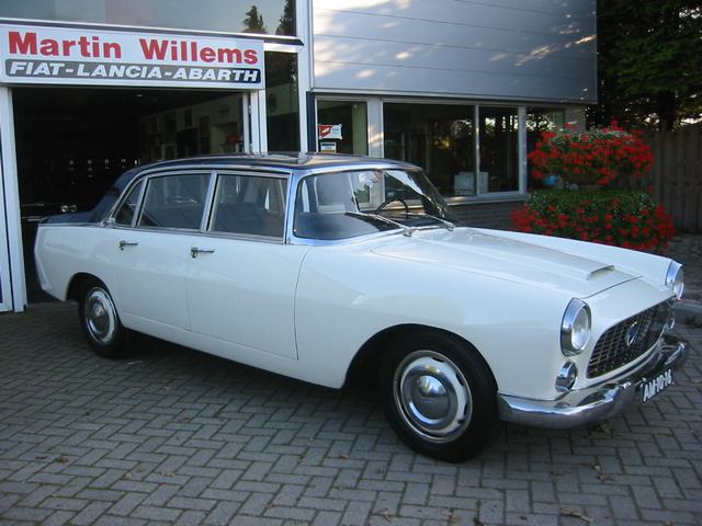 sedan 1959 avorio+nero.jpg