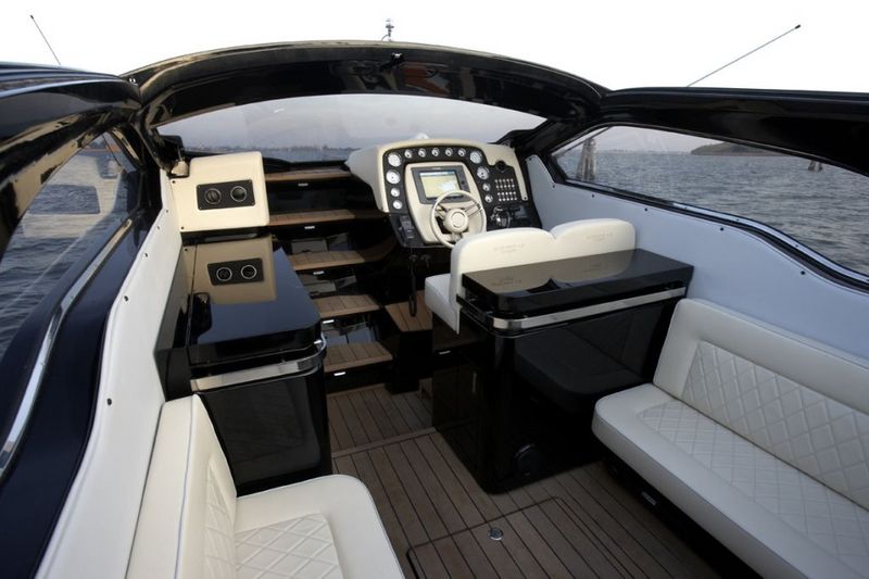 lancia-powerboat-3.jpg
