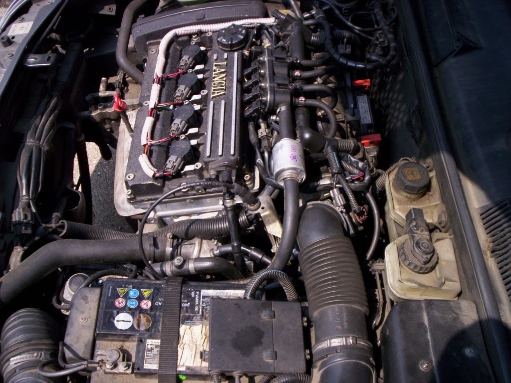 panoramica cofano 1,8 benzina - metano vista di lato.jpg