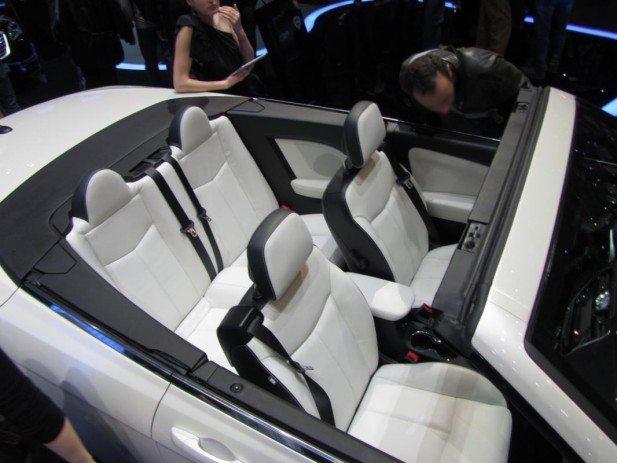 interni-nuova-lancia-flavia-cabrio-concept-2-ginevra-2011-italiantestdriver-406x305.jpg