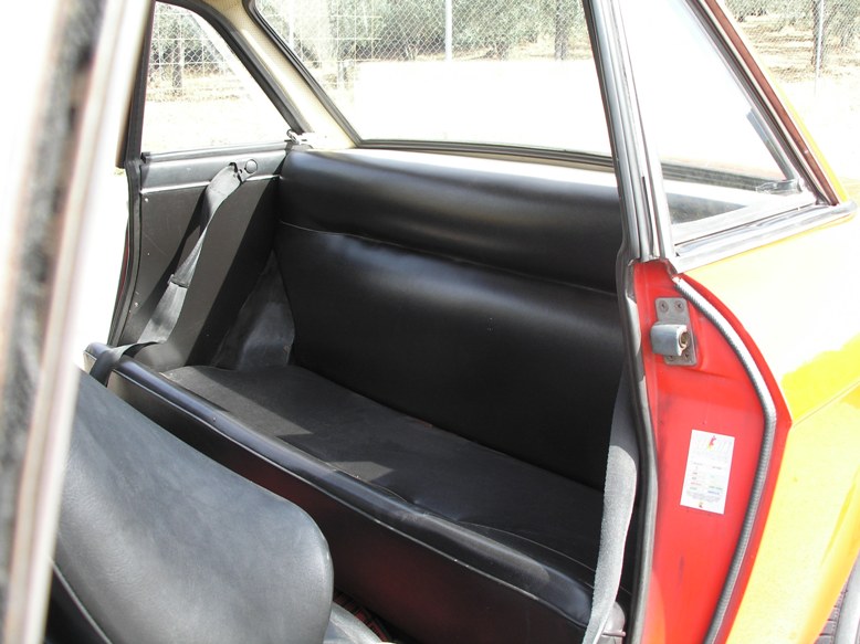 sedile posteriore hf 1600.jpg