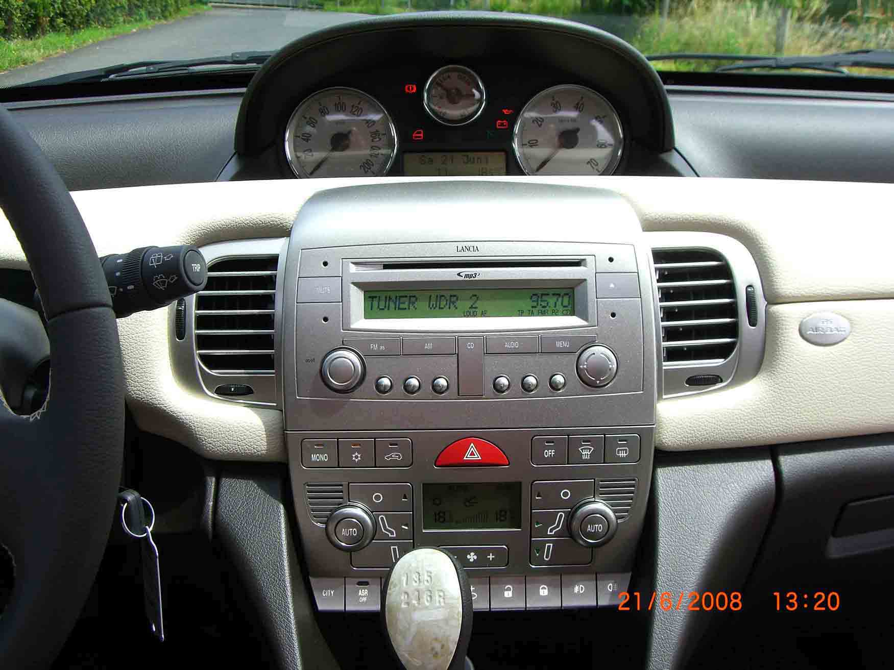 ypsilon-9.jpg