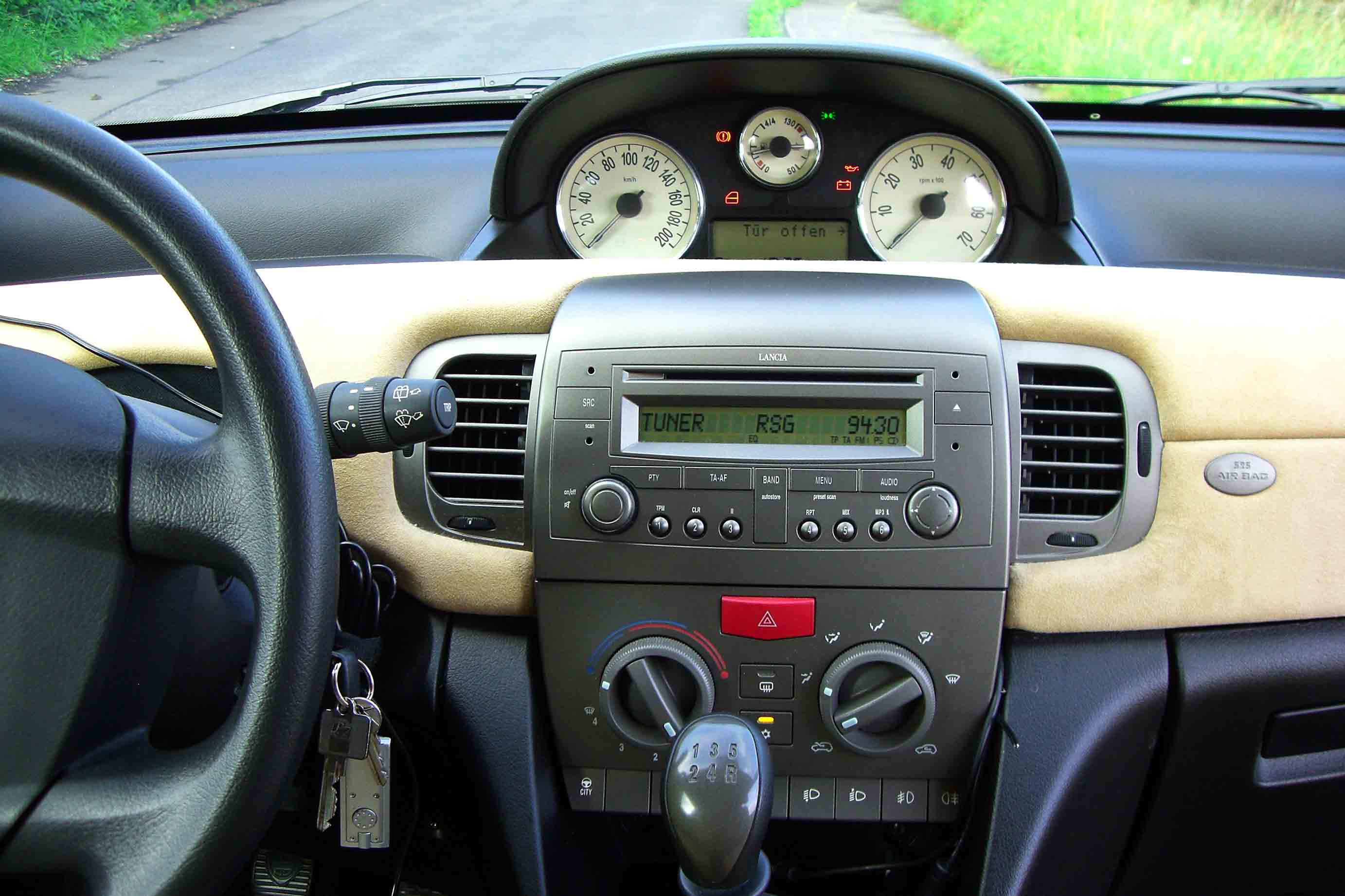 ypsilon-12.jpg