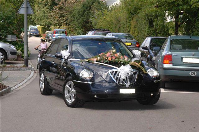 lancia thesis addobata per il matrimonio.jpg
