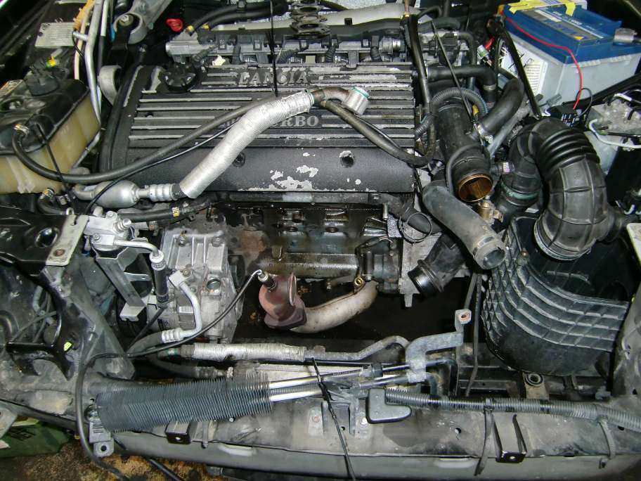 motorraum frontal.jpg