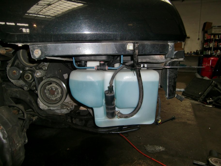 wassertank_mit_wasserpumpe.jpg