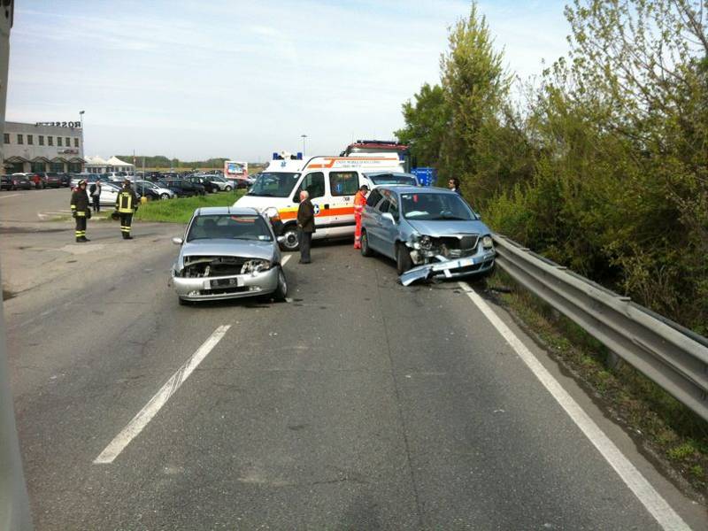 inidente ambulanza alseno-2.jpg