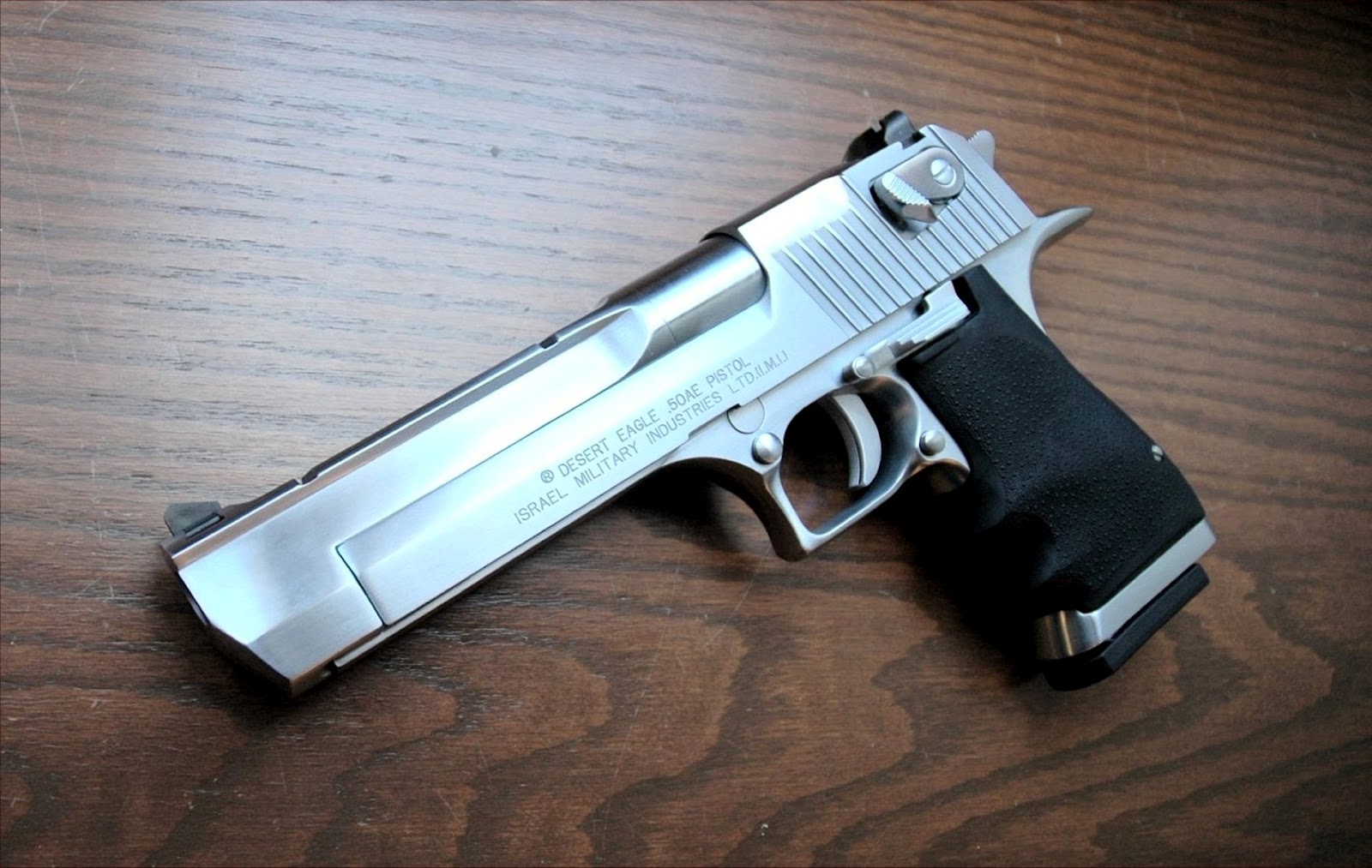 desert_eagle_chrome[1].jpeg