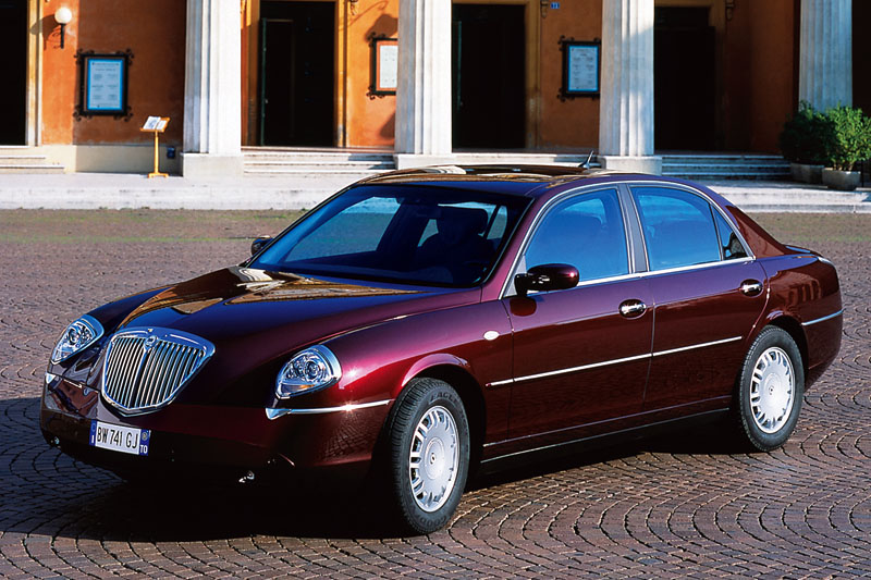 0315980-lancia-thesis-3.0-v6-24v-emblema-2002.jpg