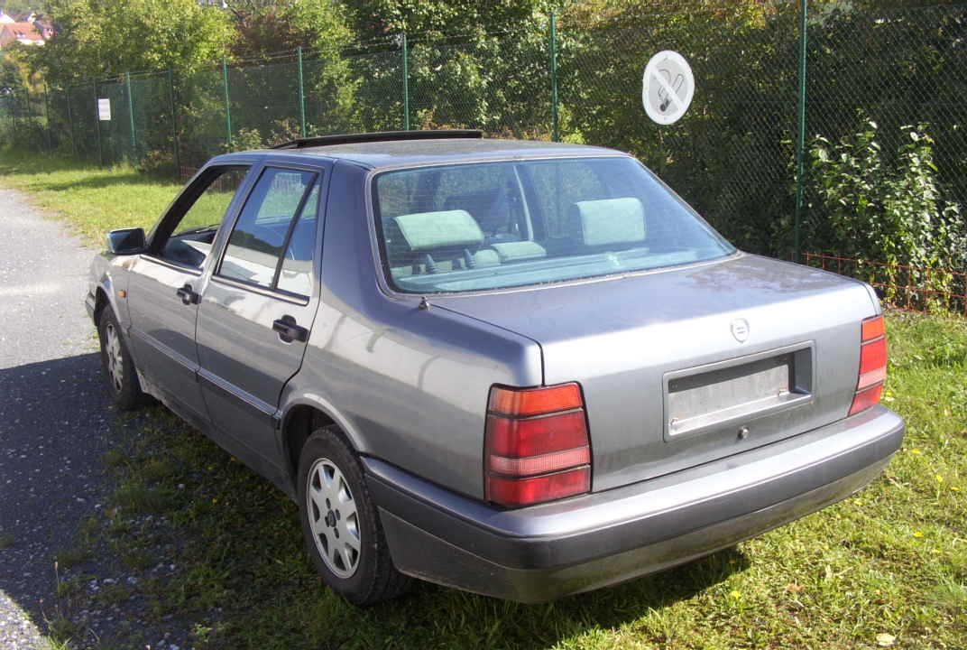 lancia thema 2.0 16v graumet ez 93 006.jpg