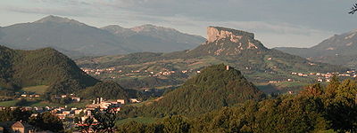 400px-pietra_bismantova_cusna.jpg