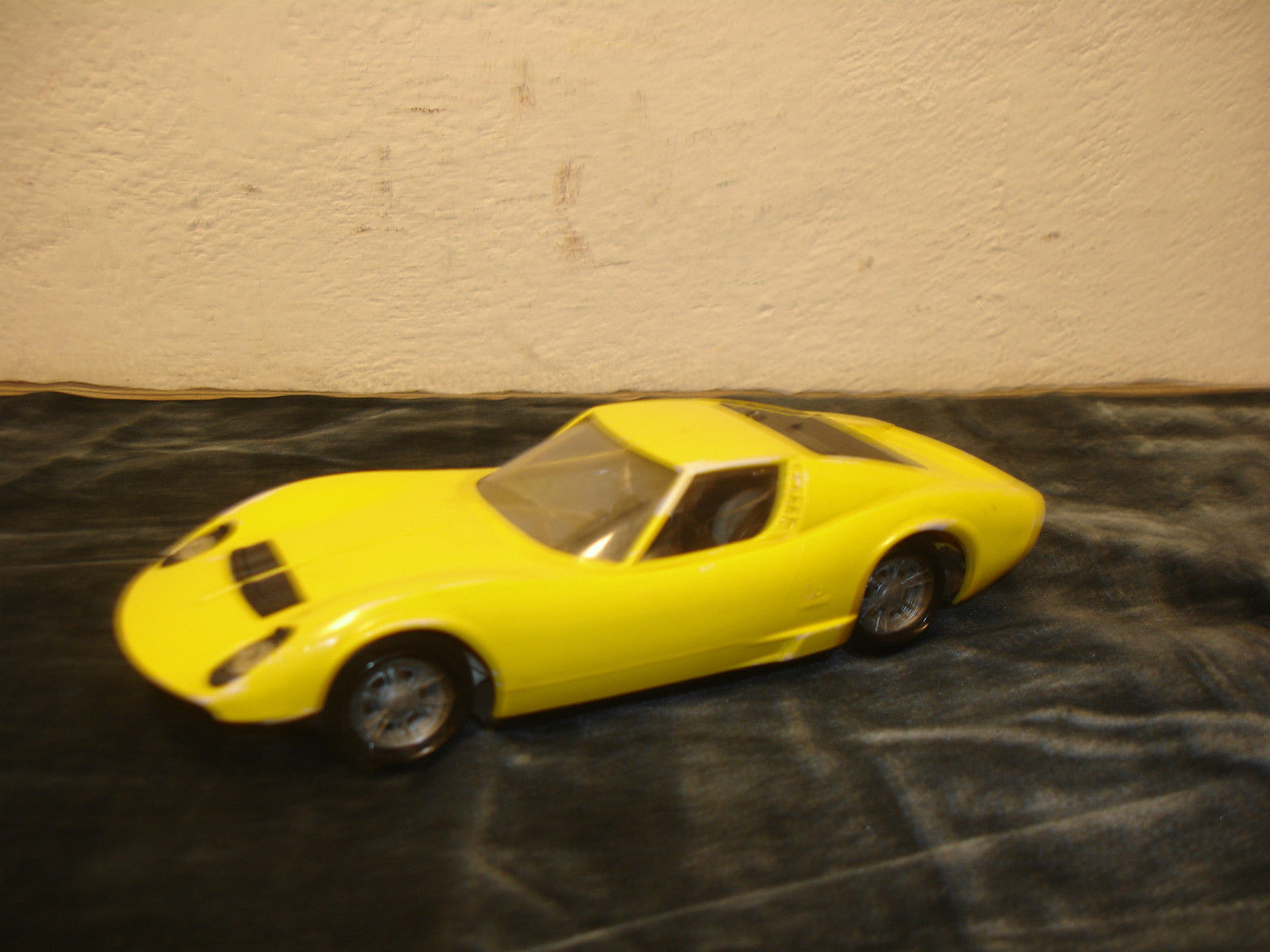 lamborghini miura n° 306 geel.jpg