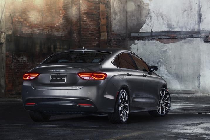 2015-chrysler-200-6-9-1.jpg