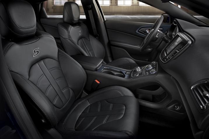 2015-chrysler-200-8-8-1.jpg