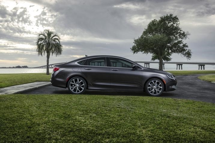 2015-chrysler-200-2-8-1.jpg