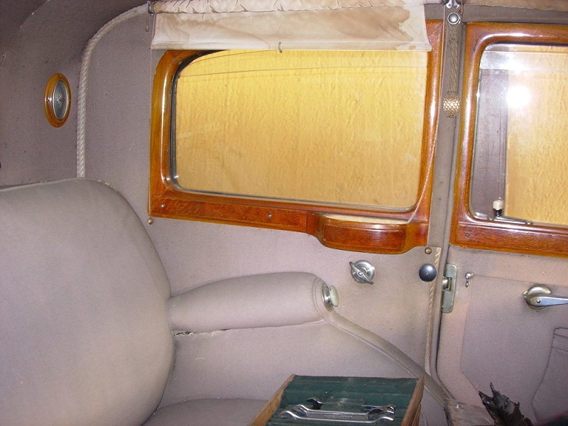 interno lancia dilambda limousine 1932.jpg