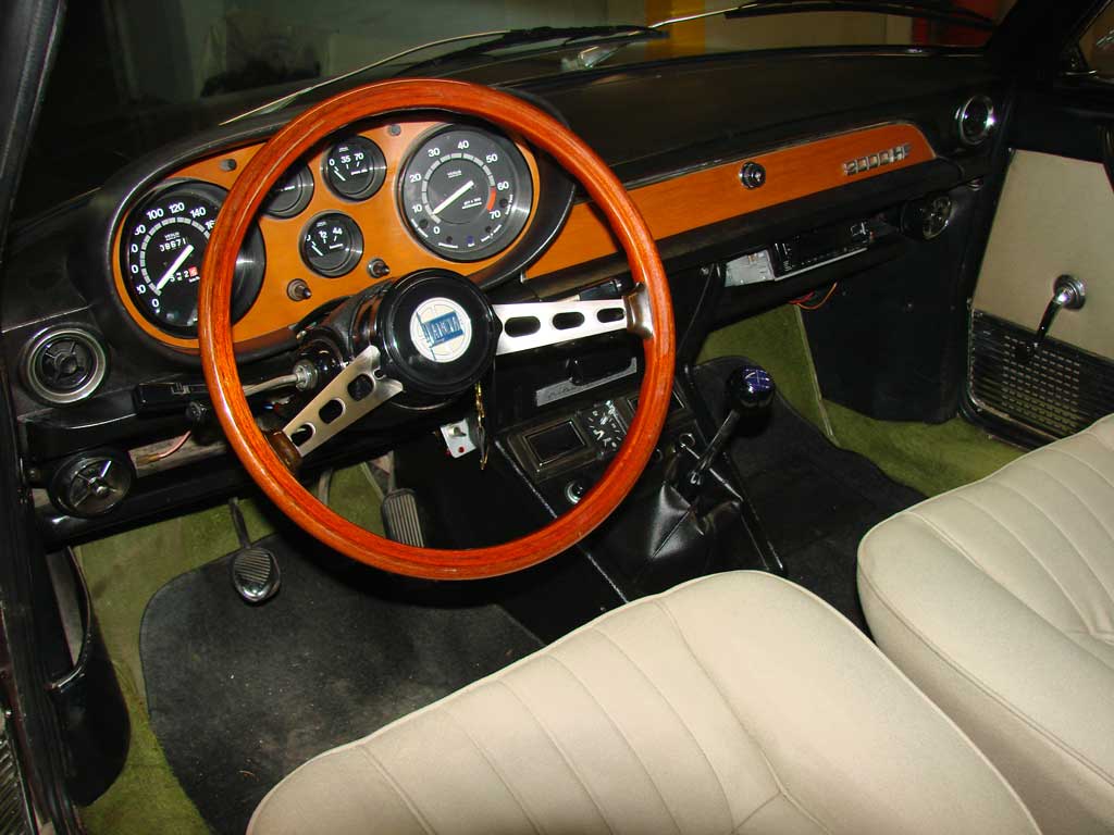 lancia 2000 coupe hf interno.jpg