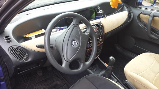 lancia y dashboard.jpg