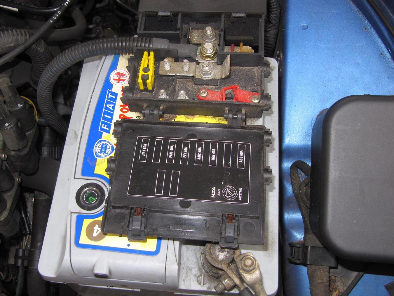 batterij aansluitingen y met trekhaak 13 polig van 2011 003.jpg