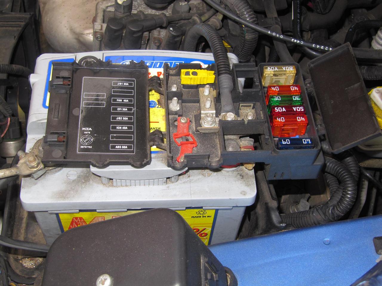 batterij aansluitingen y met trekhaak 13 polig van 2011 006.jpg