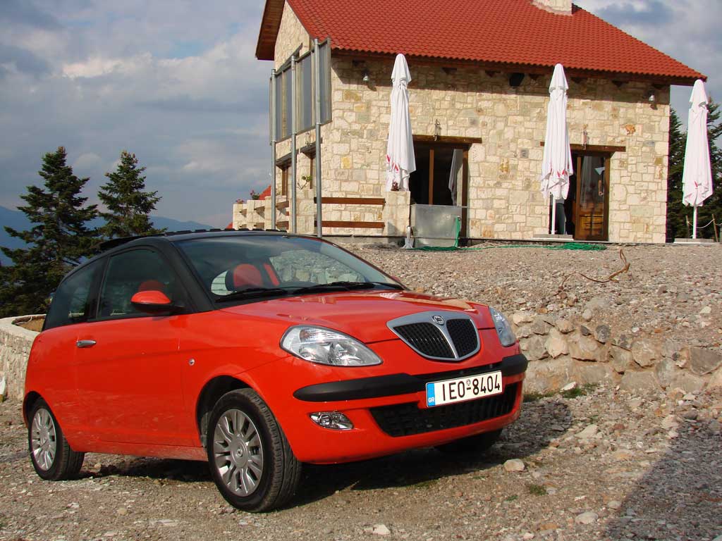 ypsilon momo numero uno.jpg