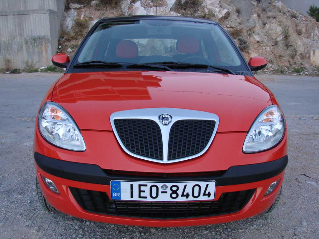 ypsilon momo 2.jpg