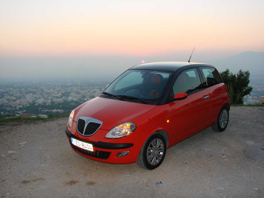 ypsilon momo 1.jpg