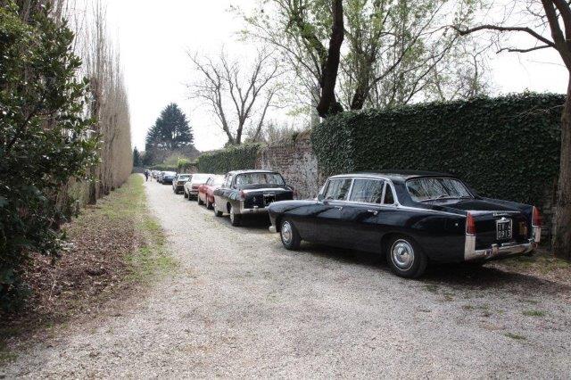 1lungo il vialetto 1.jpg