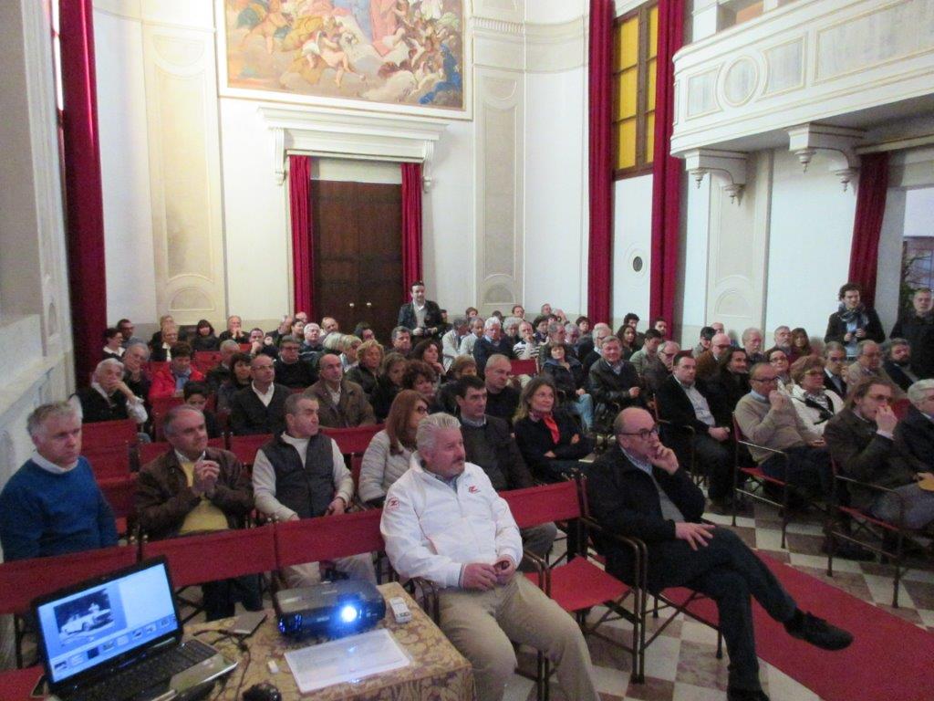 8 conferenza sala.jpg