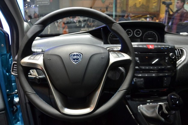 volante-ypsilon-elefantino.jpg