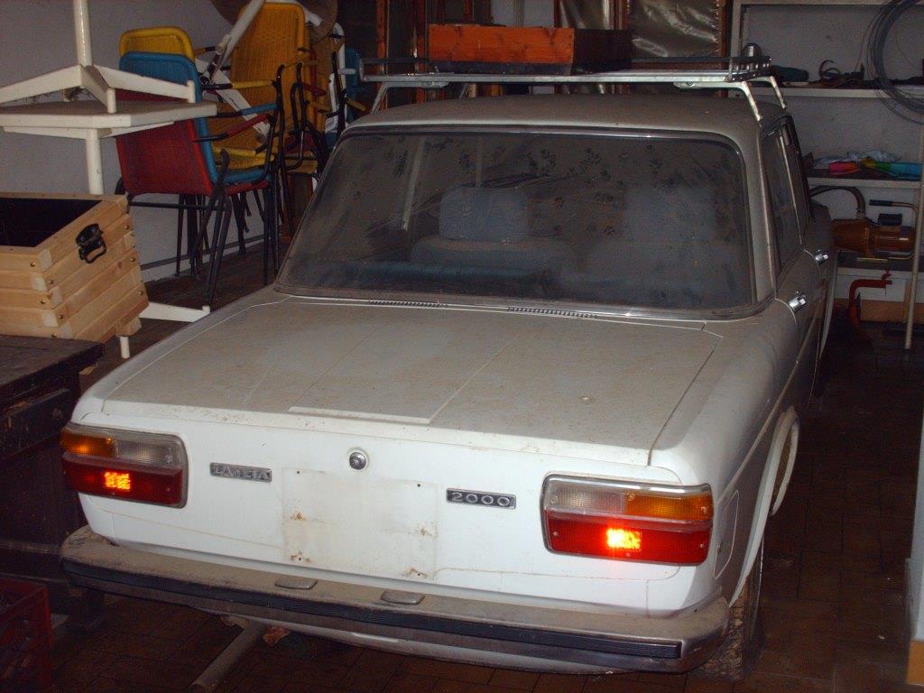 lancia 2000 da dietro.jpg