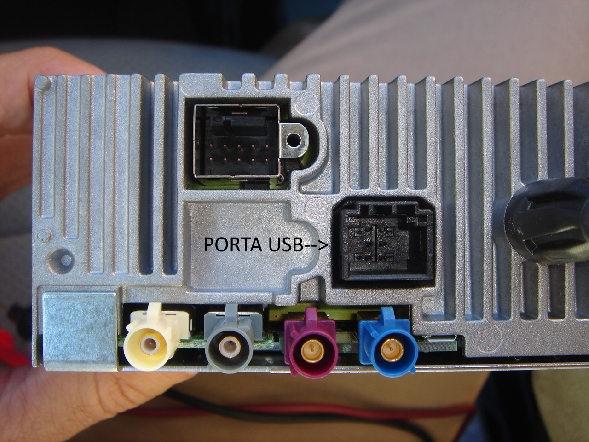 display-usb-antenna-connectors.jpg