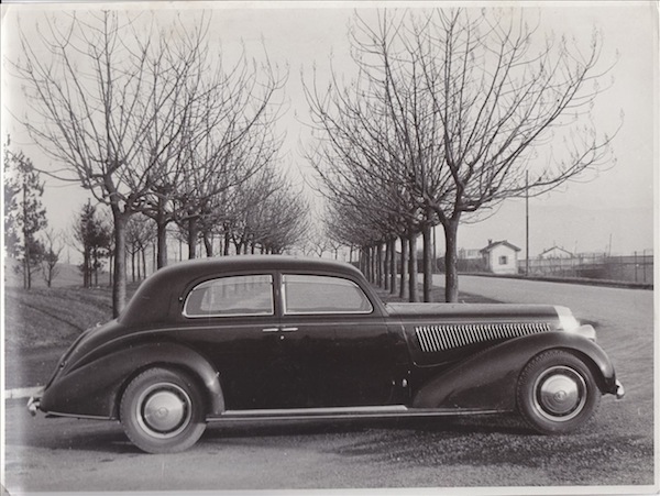 5 seats standard sedan.jpg