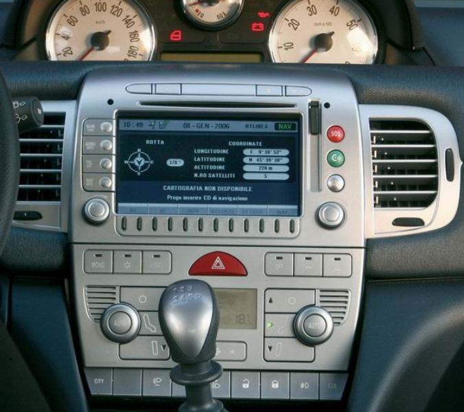 lancia-ypsilon autoradio.jpg