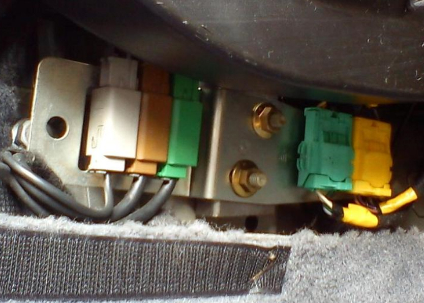 airbag-stecker schalttunnel-170313.jpg