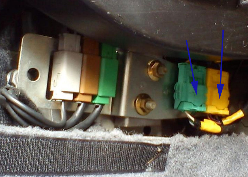 airbag-stecker-schalttunnel-170313.jpg